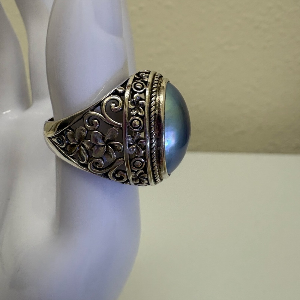Elegant Silver and Mabe Blue Pearl Ring - Picture 2 of 8